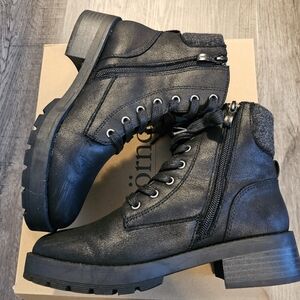 Ladies Size 7 Boots